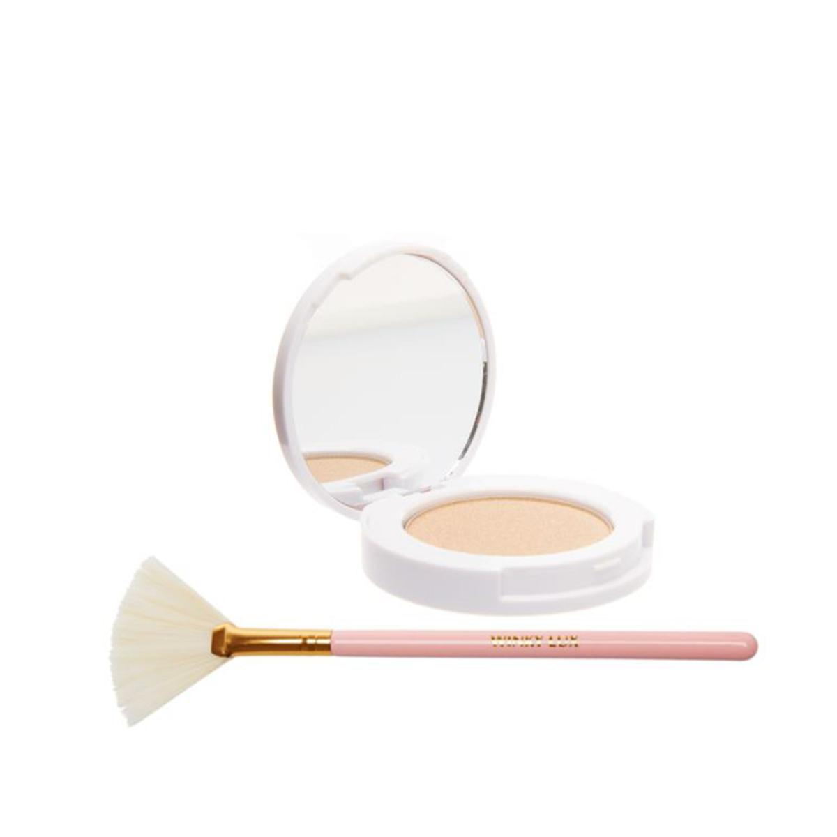 #DolphinLook Winky Lux Powder Lights Highlighter & Fan Brush Celestial
